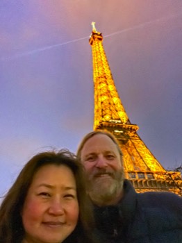  Here's the obligatory selfie at the Eiffel Tower. 11.2021 